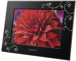 Κερδίστε μια φανταστική ψηφιακή κορνίζα SONY 7'' LCD με επένδυση SWAROVSKI !