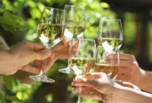 Ο διαγωνισμος χαριζει από 2 φιάλες από το Chardonnay Χουλέβαινα από τη σειρά ALFEGA 2011 "βραβευμένο" κρασί από τον Robert Parker 2 φορές, εξαιρετικά δροσερό, κομψό φινετσάτο, με ισορροπημένη γεύση και ιδιαίτερη επίγευση