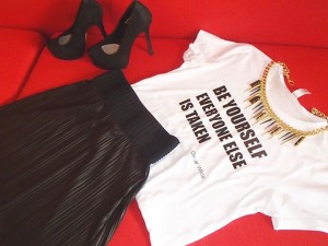 1383525_564577830257704_186492045_n