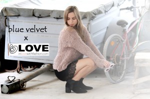 Στη φωτογραφία είναι το LOVE Blush Shaggy Sequin Knit