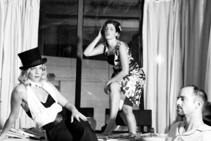 Διαγωνισμος με δωρο διπλές προσκλήσεις για τη παράσταση "Η Τζούλια στο ντιβάνι"