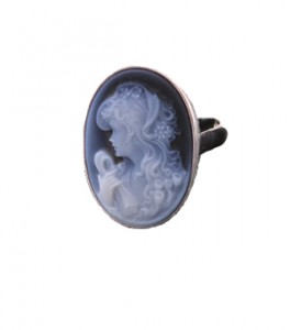 χειροποίητο ασημένιο ανοιχτό δαχτυλίδι καμέο, με μπλε σκαλιστό αχάτη