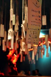 Διαγωνισμός για ένα τραπέζι για δύο άτομα στο Ταυλανδέζικο Διαγωνισμός για ένα τραπέζι για δύο άτομα στο Ταυλανδέζικο