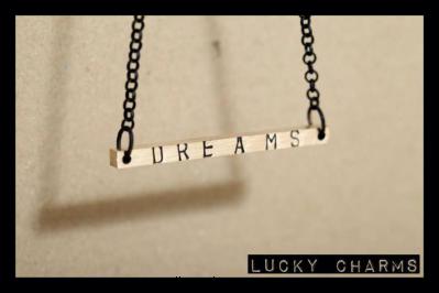 Διαγωνισμός για 1 μπρούντζινο κολιέ-μπάρα με τη σφραγίδα “DREAMS” Διαγωνισμός για 1 μπρούντζινο κολιέ-μπάρα με τη σφραγίδα “DREAMS”