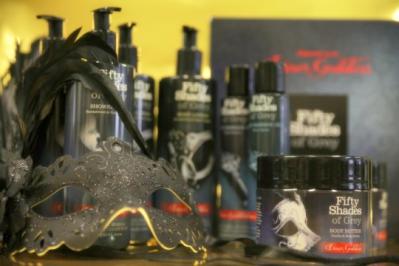 Διαγωνισμός για 2 gift box Inner Goddess με shower gel, body lotion, λάδι μασάζ & σετ προϊόντα από τη σειρά Fifty Shades of Grey