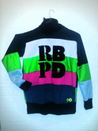 Διαγωνισμός για ένα πολύχρωμο, μακρύ φούτερ και ένα παρόμοιο σακίδιο πλάτης Unisex