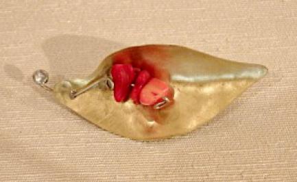 Διαγωνισμός με δώρο μία χειροποίητη καρφίτσα από το “Άνθος Σφυρήλατον”