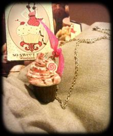 Διαγωνισμός για ένα υπέροχο χειροποίητο κολιέ σε σχήμα Cup-cake Διαγωνισμός για ένα υπέροχο χειροποίητο κολιέ σε σχήμα Cup-cake