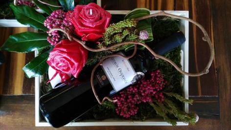 Διαγωνισμός με δώρο 3 συνθέσεις με κερωμένα τριαντάφυλλα και ένα κόκκινο κρασί