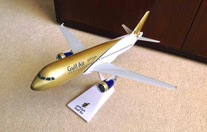 Διαγωνισμός για μία μινιατούρα Gulf Air aircraft model A320-200 και μία κούπα