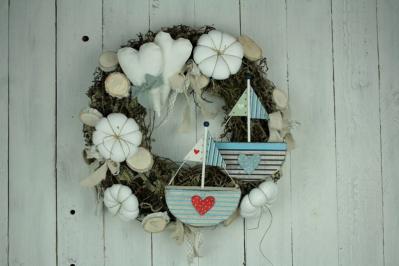 Διαγωνισμός για στεφάνι διακοσμημένο με καλοκαιρινά στοιχεία Διαγωνισμός για στεφάνι διακοσμημένο με καλοκαιρινά στοιχεία