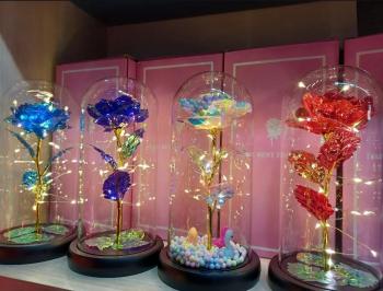 Διαγωνισμός με δώρο διακοσμητικό Φωτιστικό Τριαντάφυλλο σε Βάζο με μεταλλικά φύλλα και LED - Rose Light with Glass Dome (ο νικητής θα επιλέξει το χρώμα της επιλογής του) .